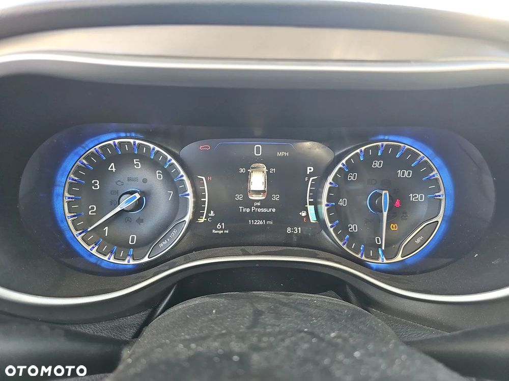 Chrysler Pacifica - 12