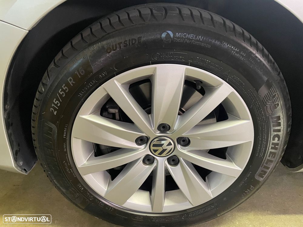Volkswagen Passat 1.6 TDI BlueMotion — fotografia 11