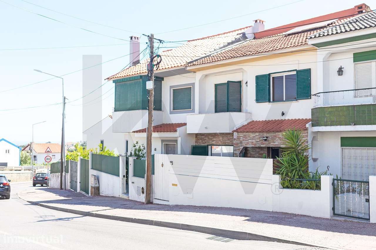 Moradia com 3 Pisos em Bicesse – Junto ao Acesso da A5 e no Concelho d - Grande imagem: 2/31