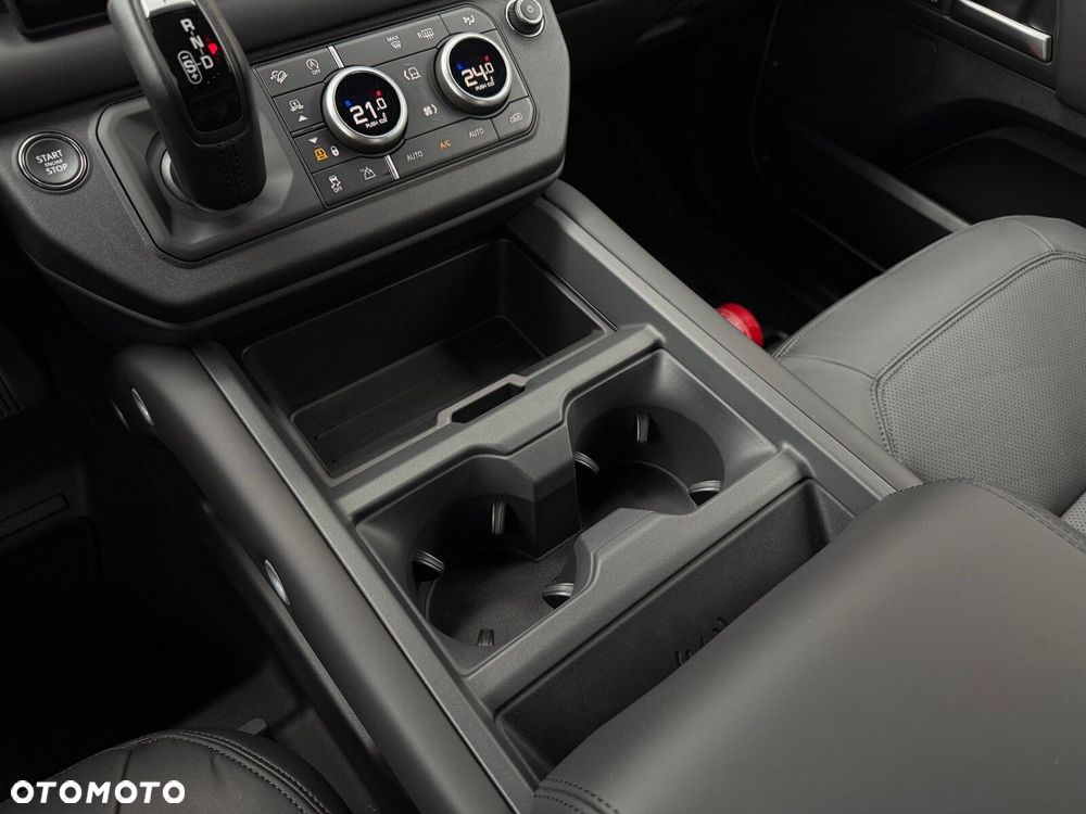 Land Rover Defender - 13