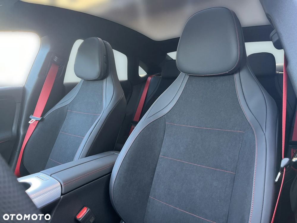 Mercedes-Benz CLA 220 4Matic - 11