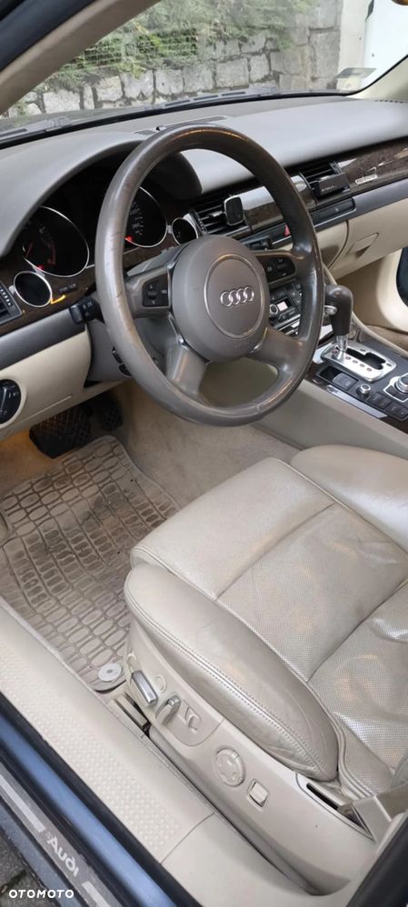 Audi A8 4.2 Quattro - 24