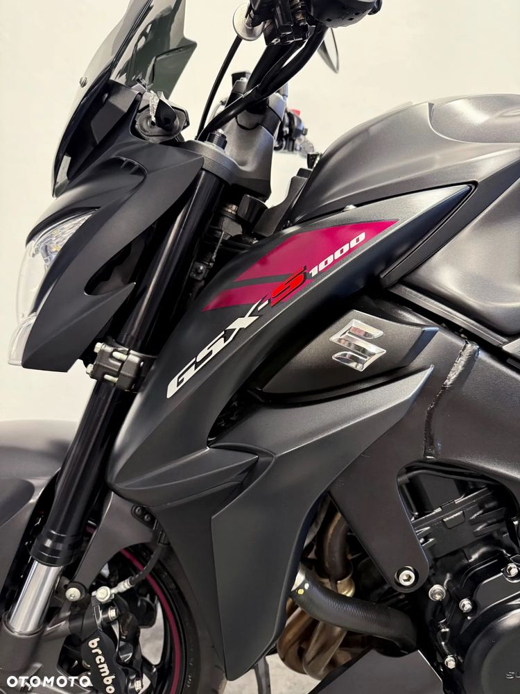 Suzuki GSX - 19