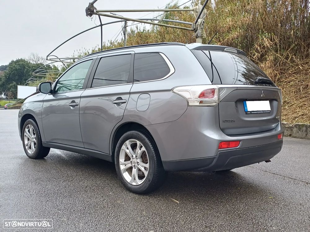 Mitsubishi Outlander 2.2 DI-D Instyle Navi 4WD - 14