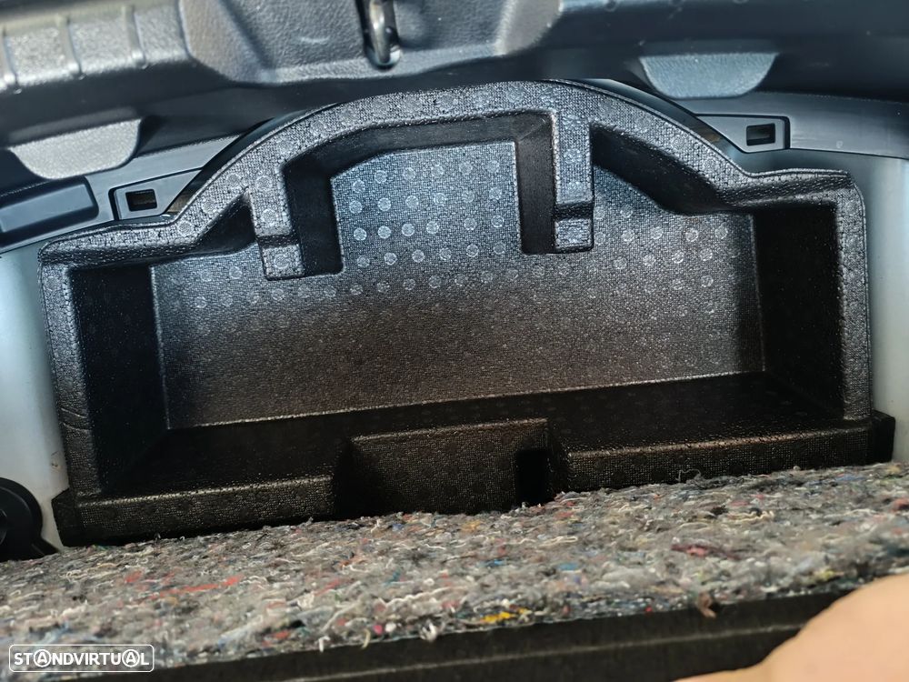 Toyota Yaris 1.5 HSD Comfort+Navi - 32