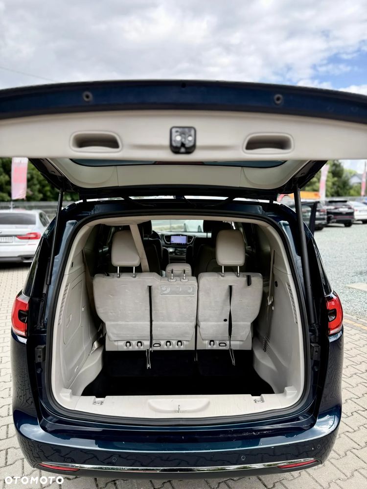 Chrysler Pacifica - 12