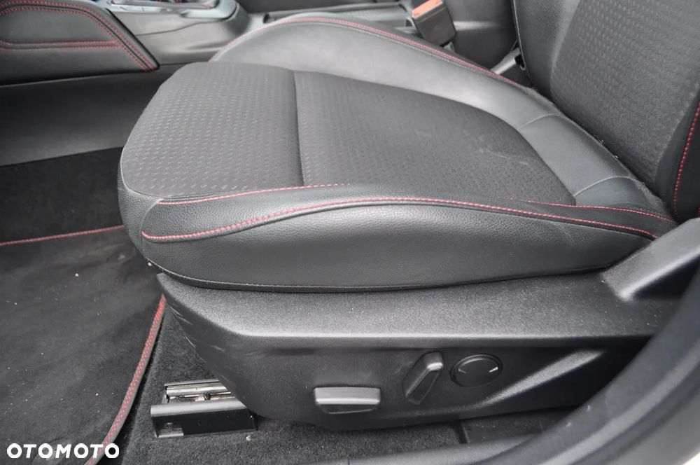 Ford Focus 1.0 EcoBoost Hybrid ST-LINE VIGNALE - 17