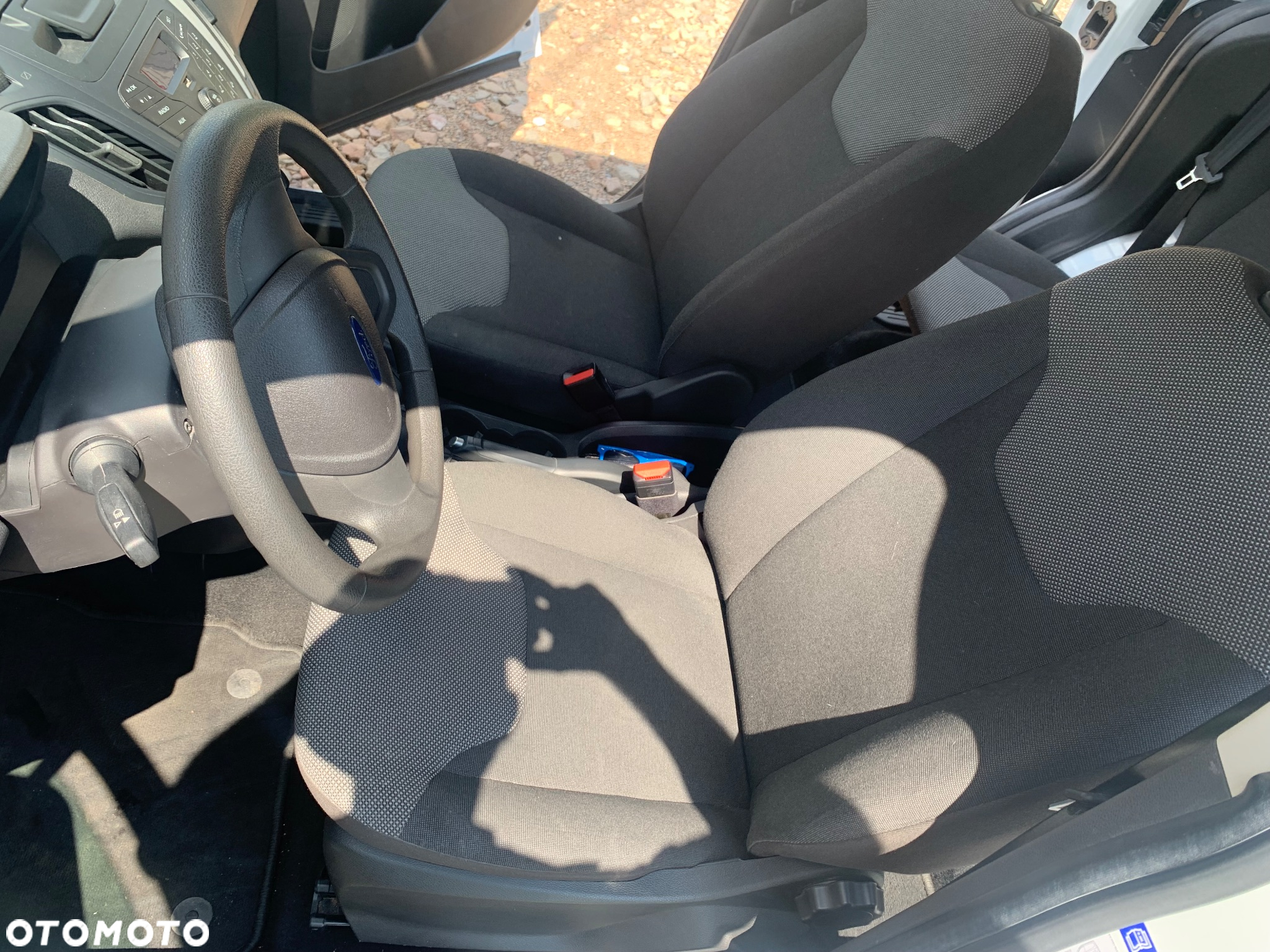 Ford Transit Courier - 13