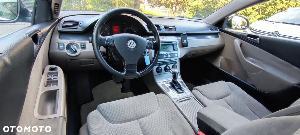 Volkswagen Passat - 11