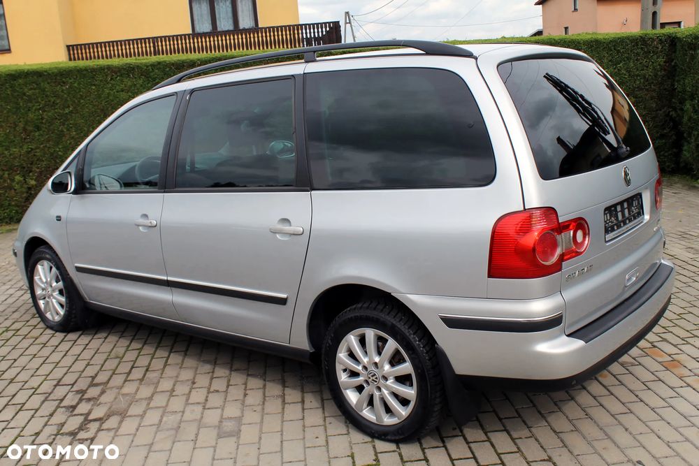 Volkswagen Sharan 1.9 TDI 4Motion Exclusive Edition - 4