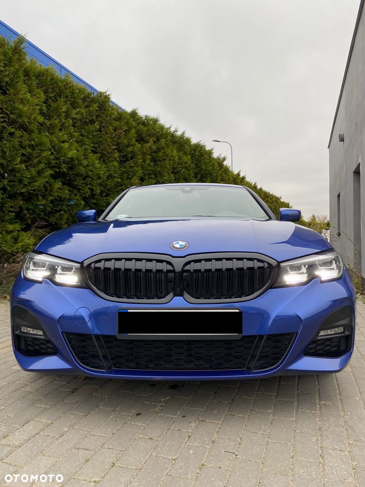 BMW 3 Series 2019 photo 2