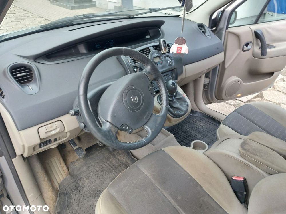 Renault Grand Scenic - 10