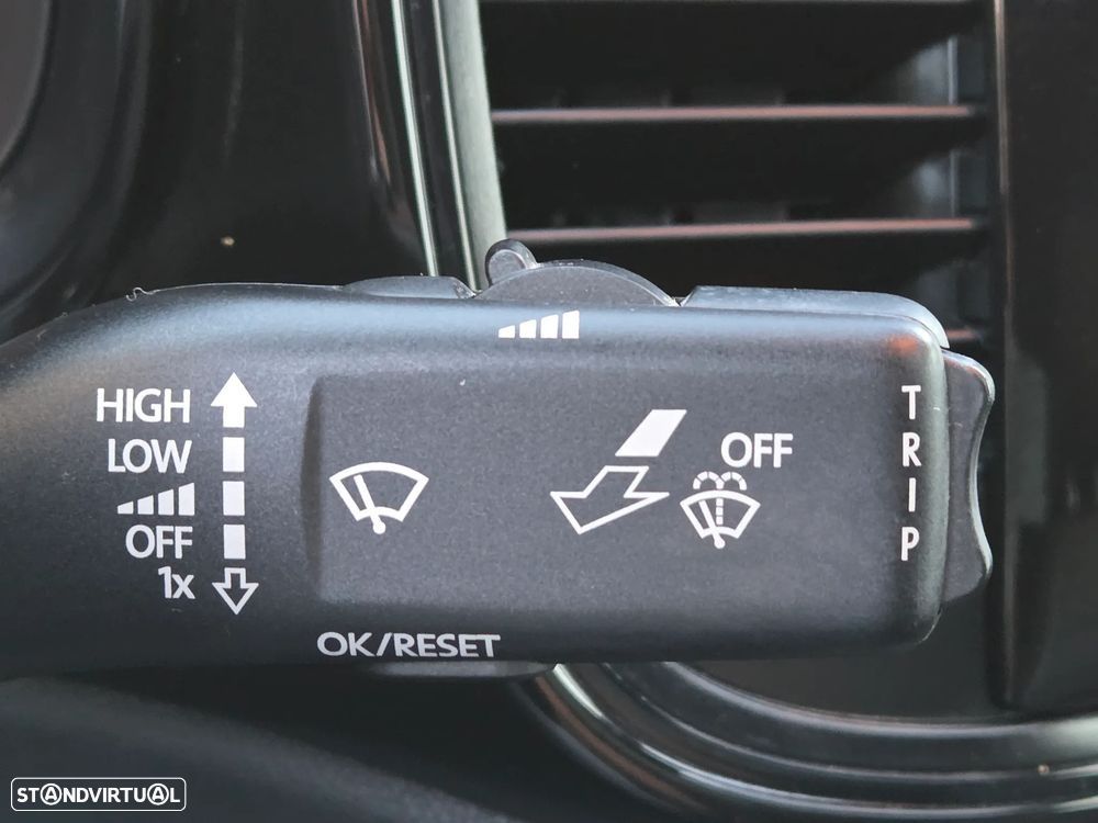 VW New Beetle 1.6 TDI DPF Blue Motion Technologie Exclusive Design - 16