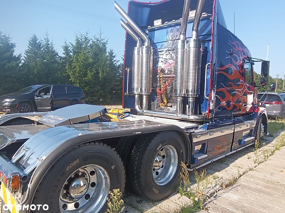 Volvo VNL 6x4 - 6