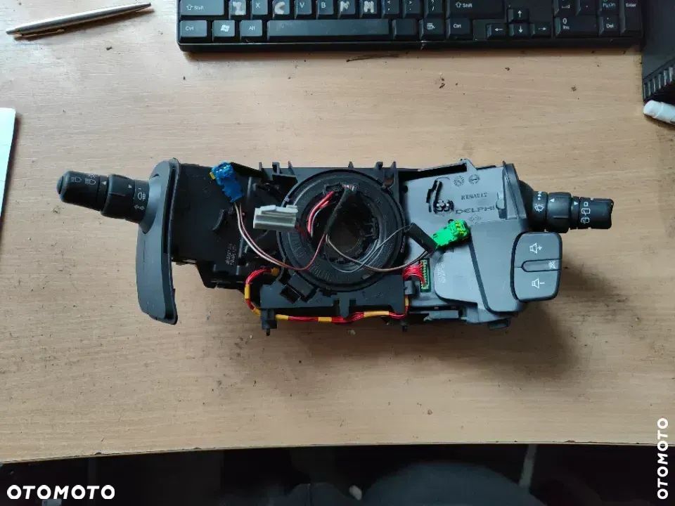 Przełąccznik zespolony Renault Clio III 8200245438