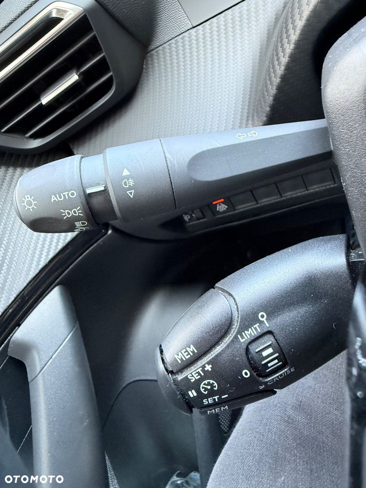 Peugeot 2008 PureTech 100 Style - 30