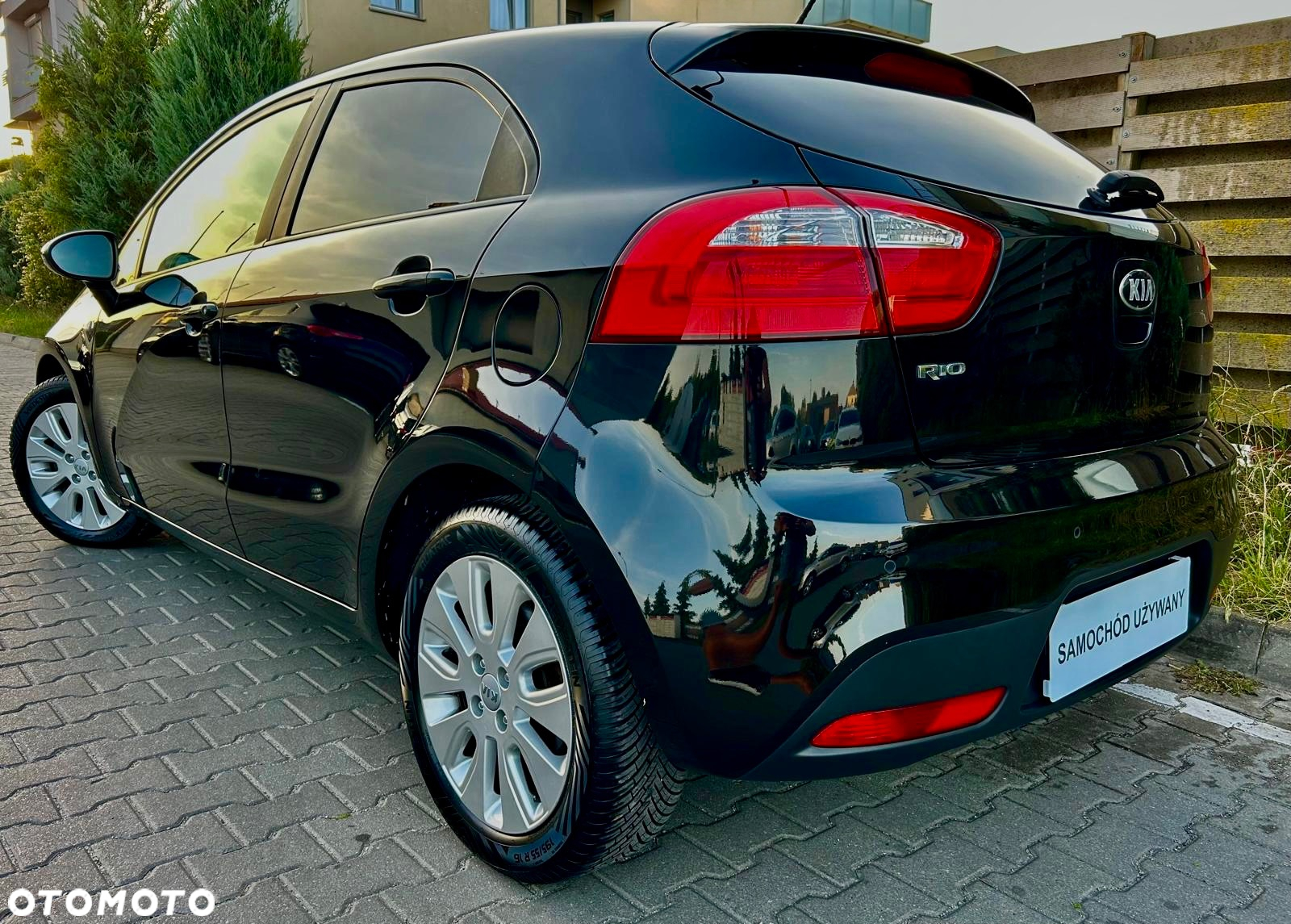 Kia Rio 1.4 L - 12