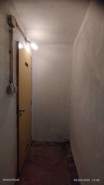 Lugar de garagem com arrumos - Grande imagem: 3/3