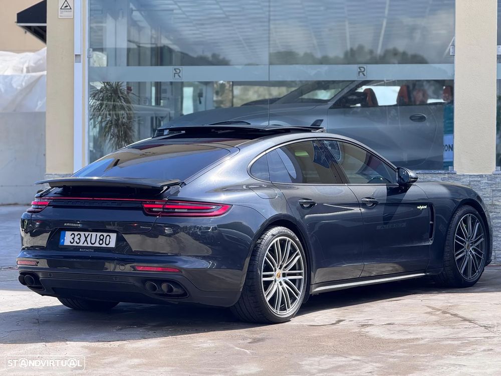 Porsche Panamera - 4