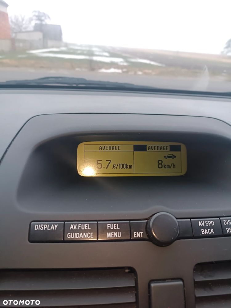 Toyota Avensis 1.8 VVT-i Luna - 12