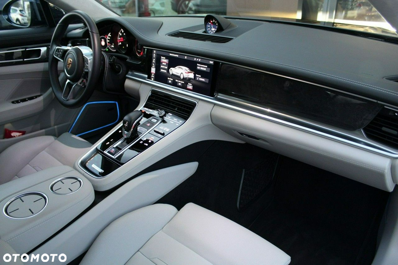Porsche Panamera - 16