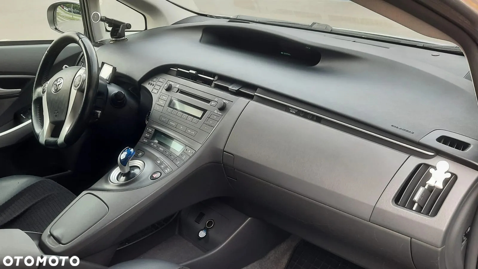 Toyota Prius (Hybrid) - 10