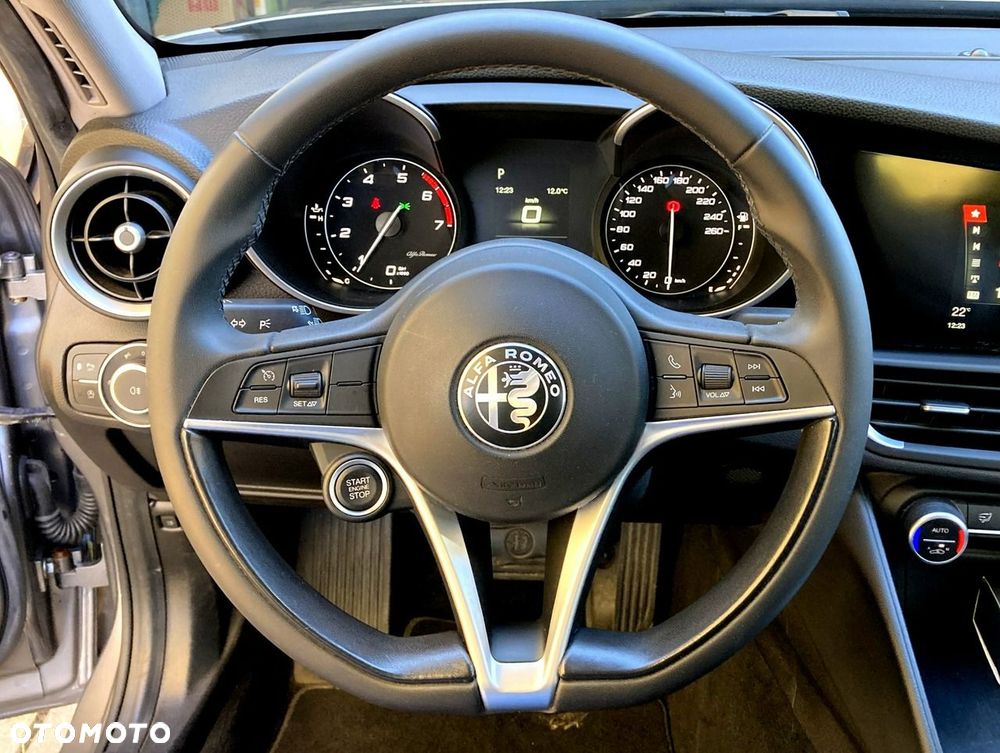 Alfa Romeo Giulia 2.0 Turbo 16V AT8 Executive - 16