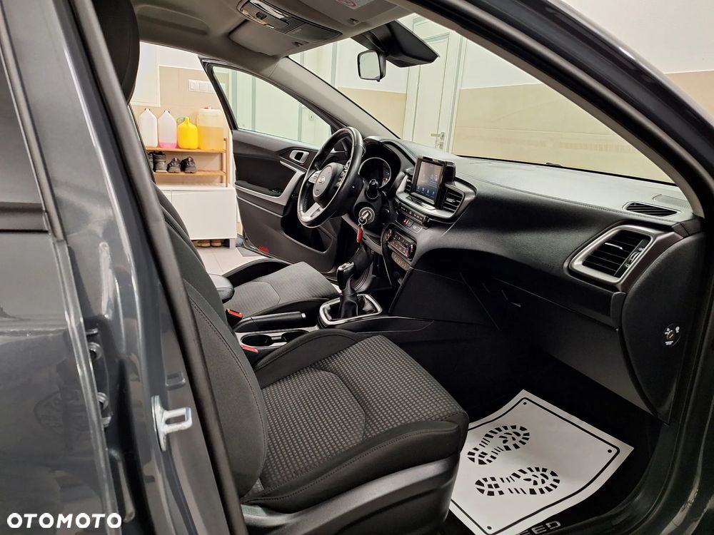 Kia Ceed 1.4 CVVT Dream Team Edition - 27