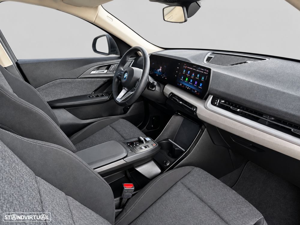 BMW iX2 eDrive20 - 23