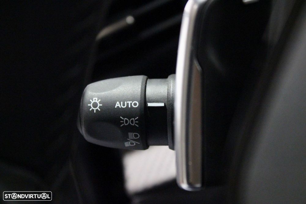 Peugeot 2008 1.5 BlueHDi Allure EAT8 - 18