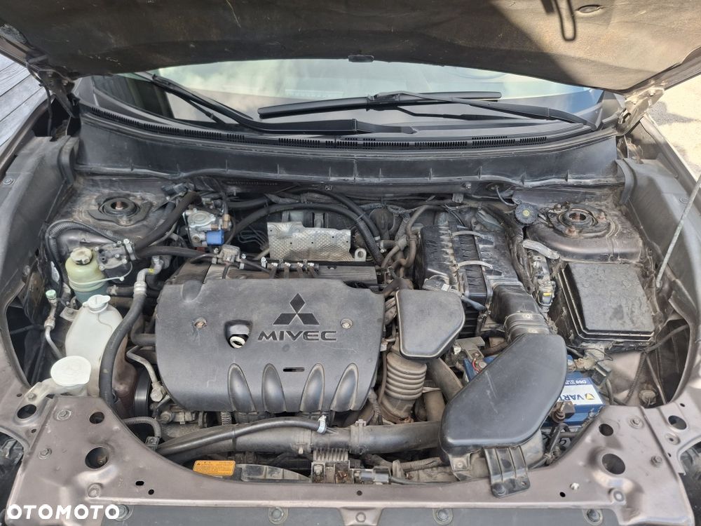Mitsubishi Outlander - 8