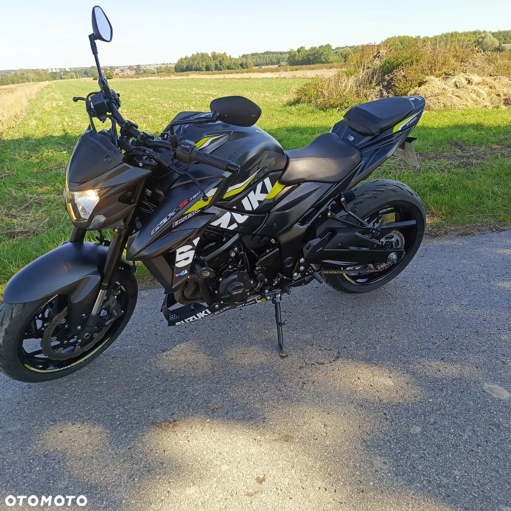 Suzuki GSX - 3