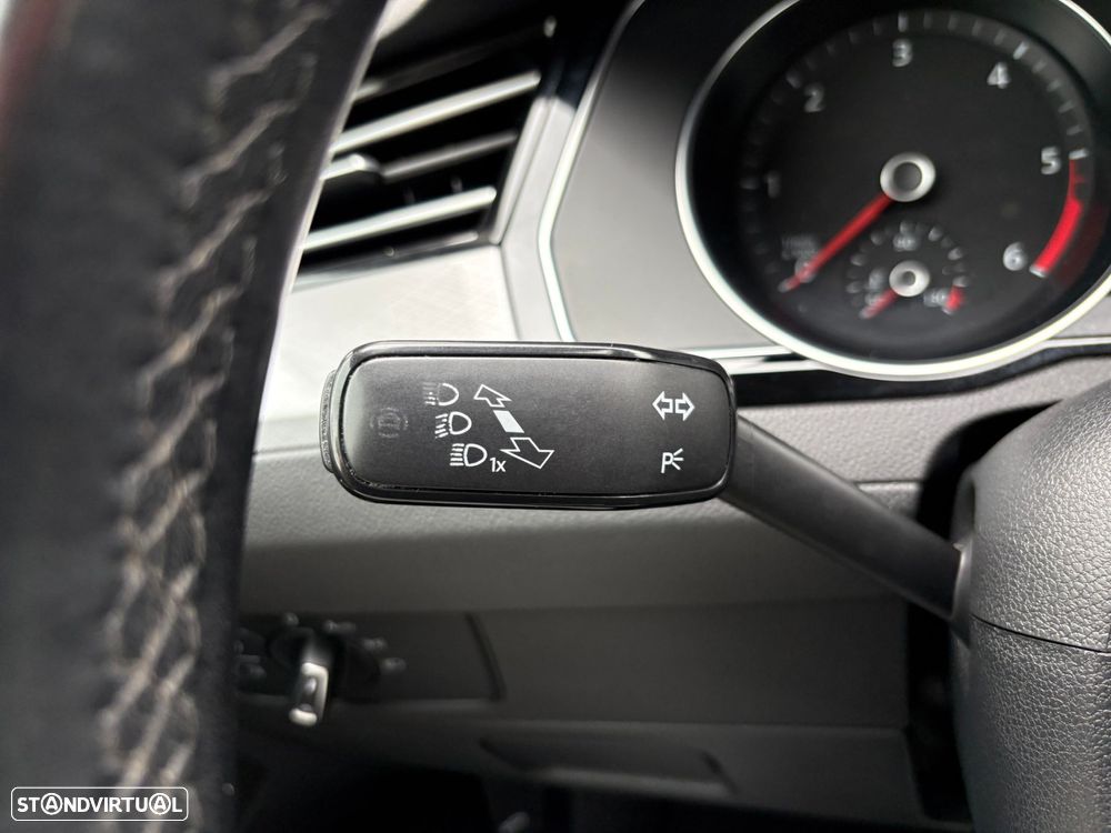 VW Passat Variant 2.0 TDi Elegance DSG - 16