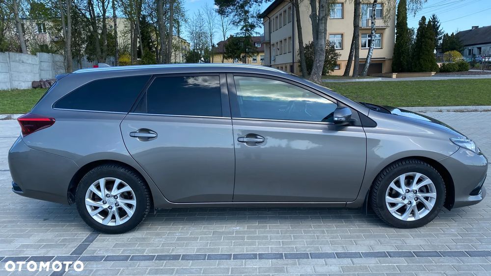 Toyota Auris 1.6 Premium - 7