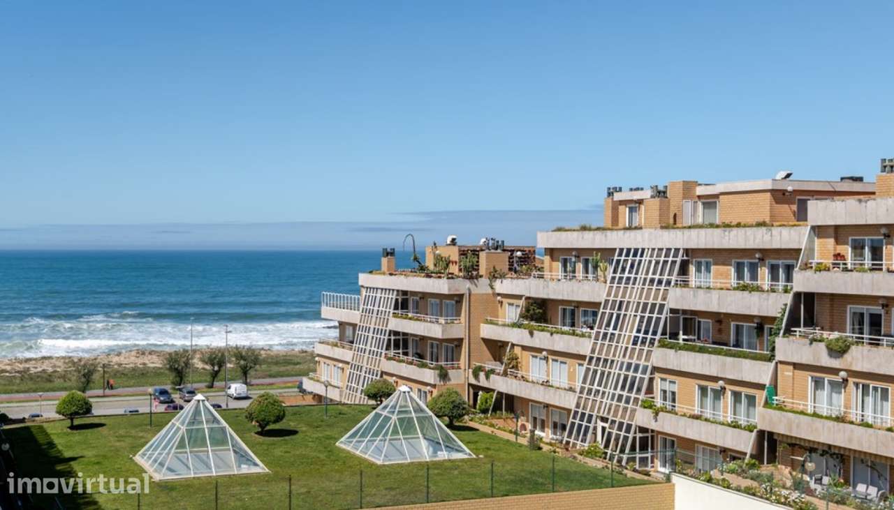Apartamento T4 com vistas de mar e varanda à venda na Foz de Gaia