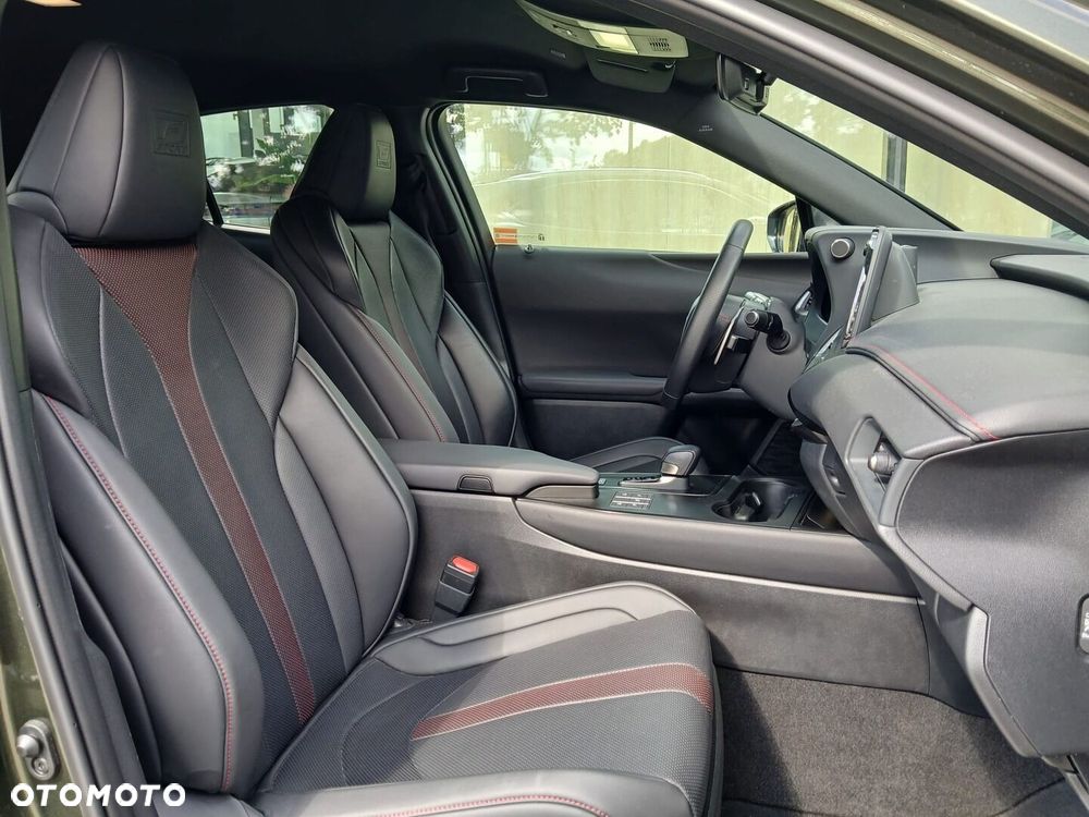 Lexus UX 300h F Sport AWD - 34