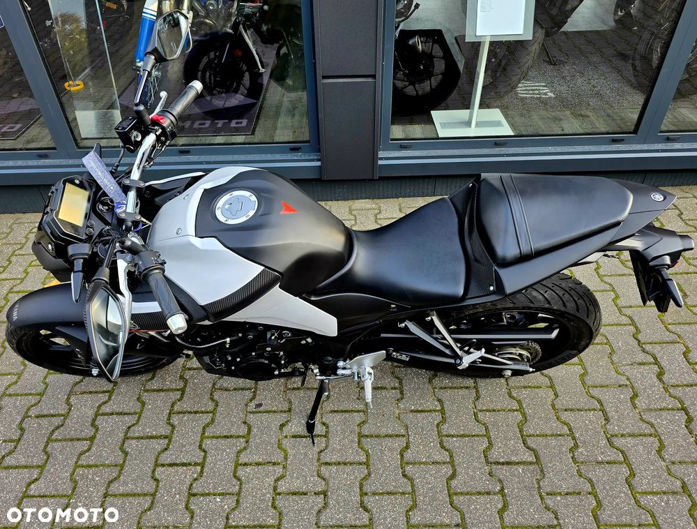 Yamaha MT - 9
