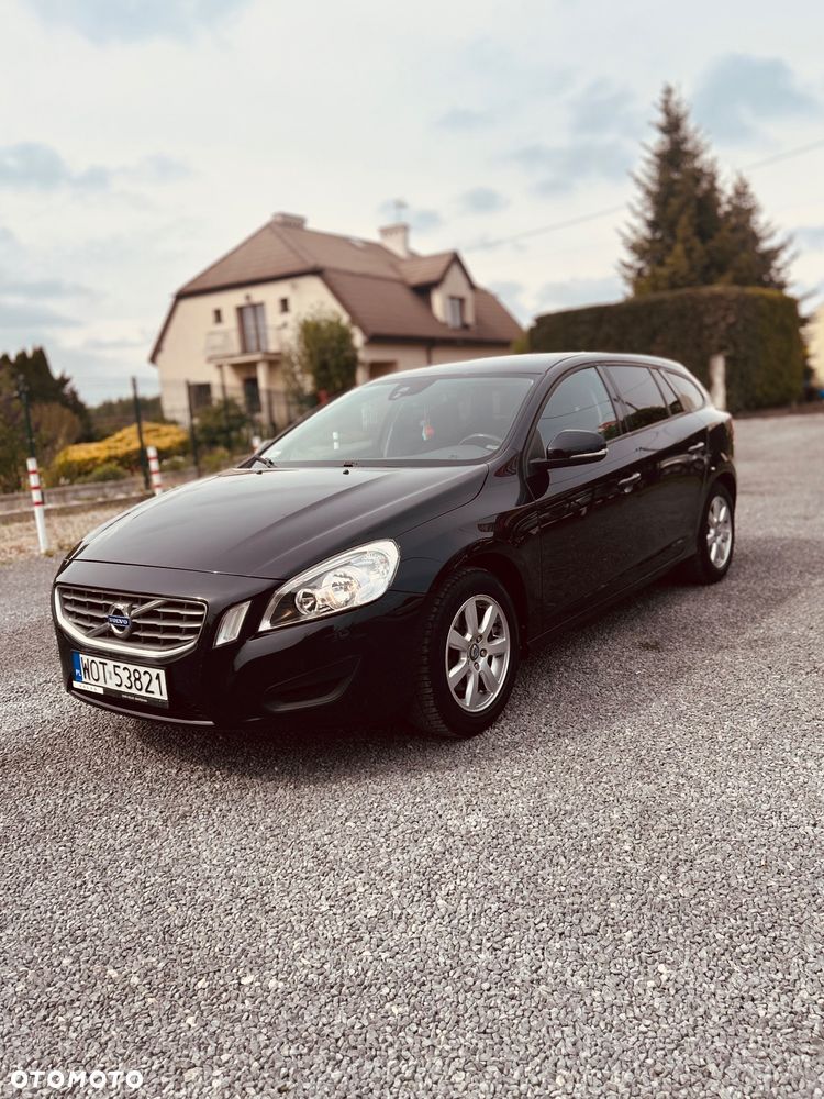 Volvo V60 T3 Momentum - 1