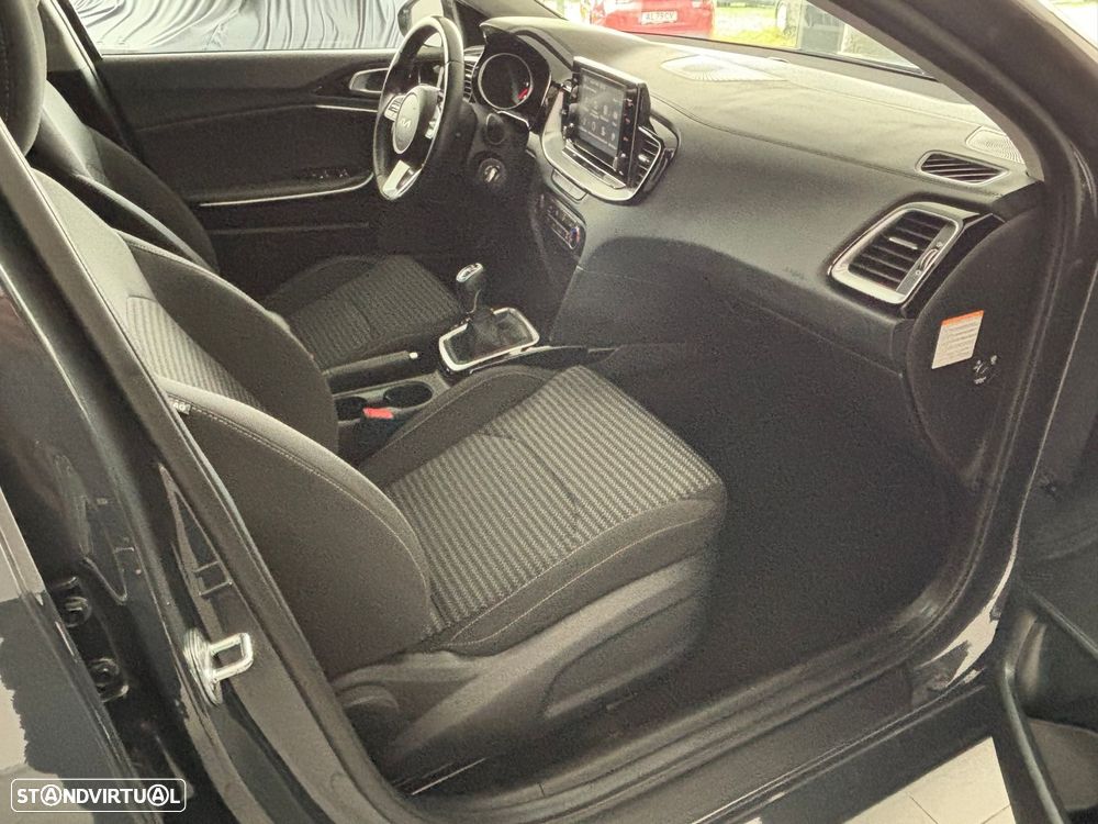 Kia Ceed SW 1.6 CRDi MHEV Dynamic - 12