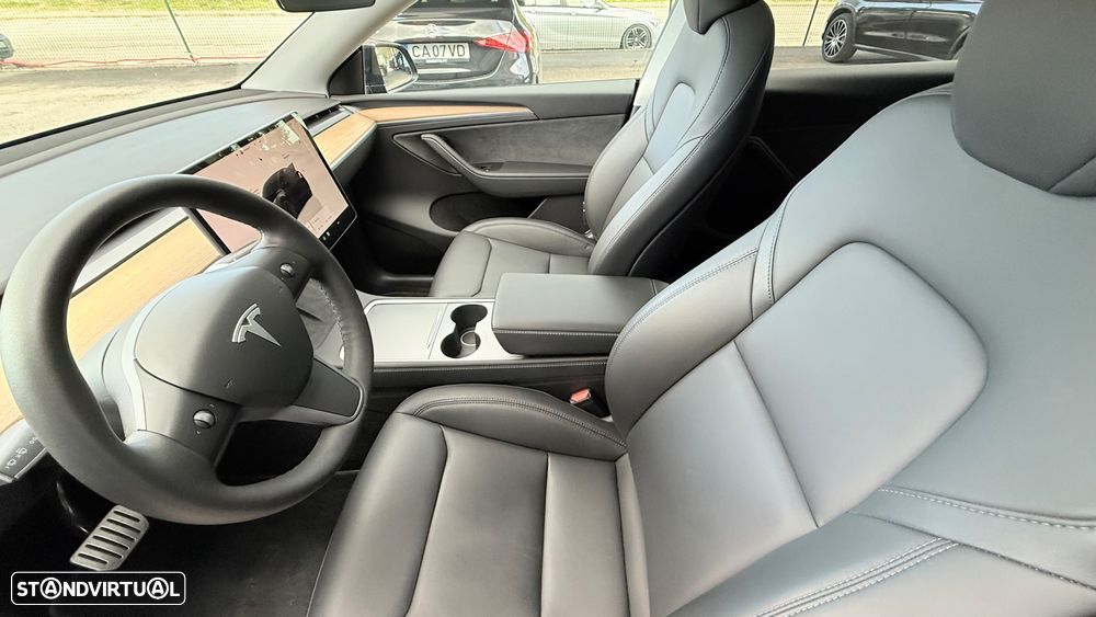 Tesla Model Y Performance Dual Motor AWD - 14