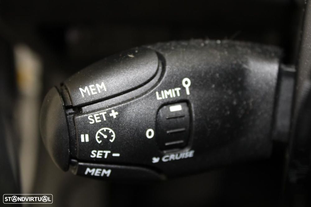 Peugeot e-2008 54 kWh Allure - 18