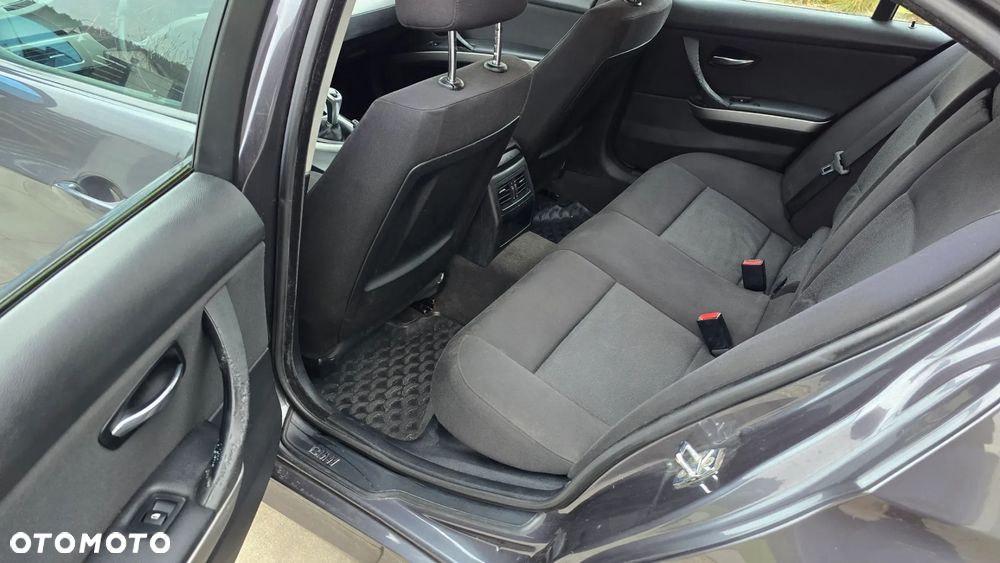 BMW Seria 3 320i Edition Sport - 16