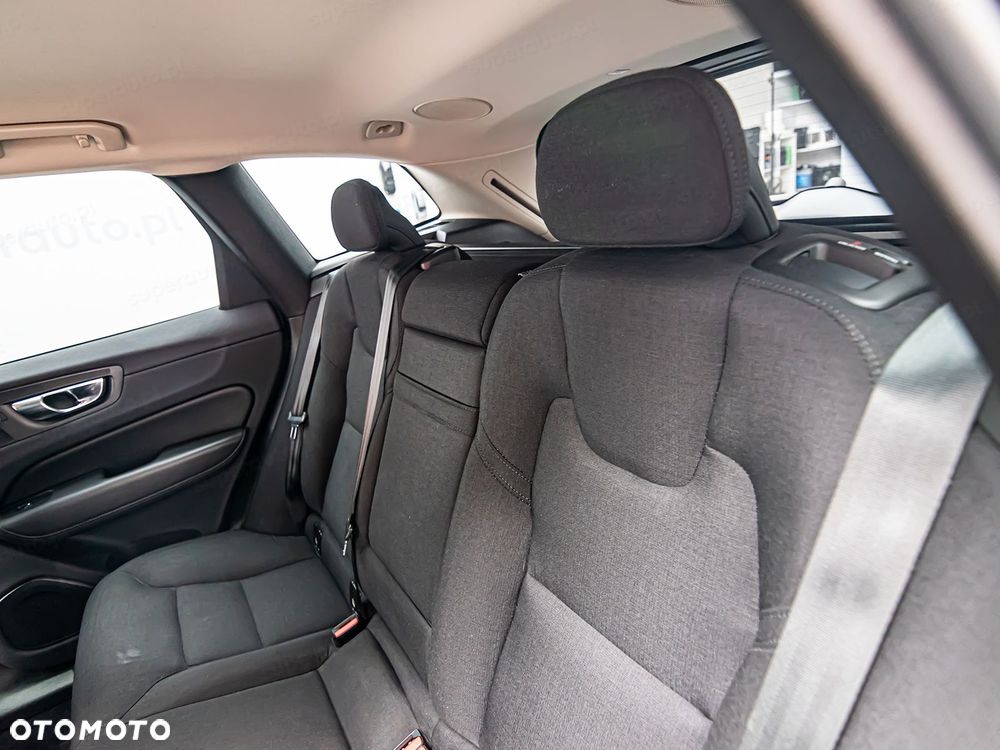 Volvo XC 60 B4 B Momentum - 24