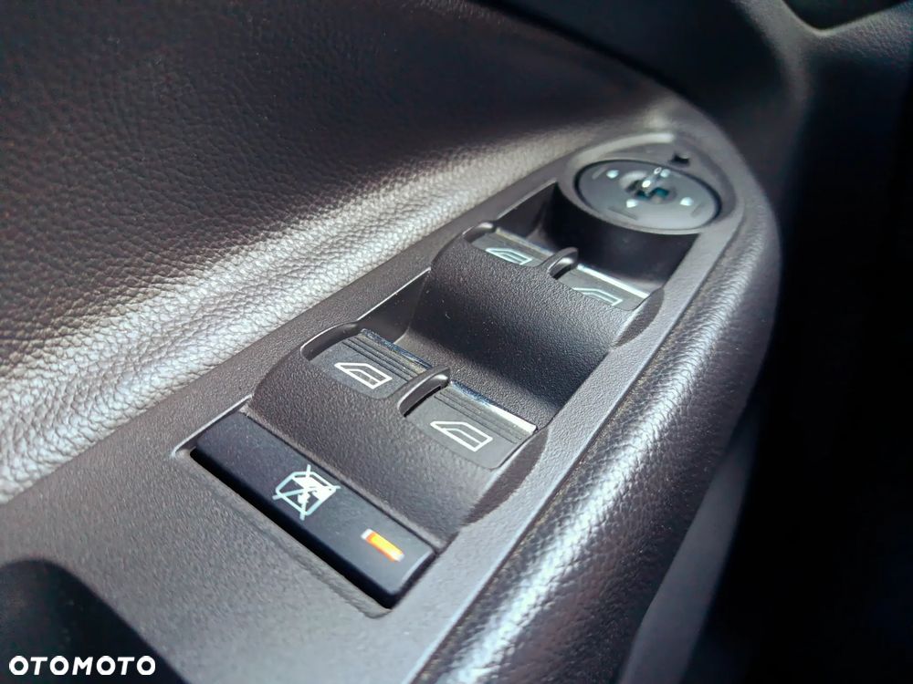 Ford Kuga 2.0 TDCi 2x4 Titanium - 21