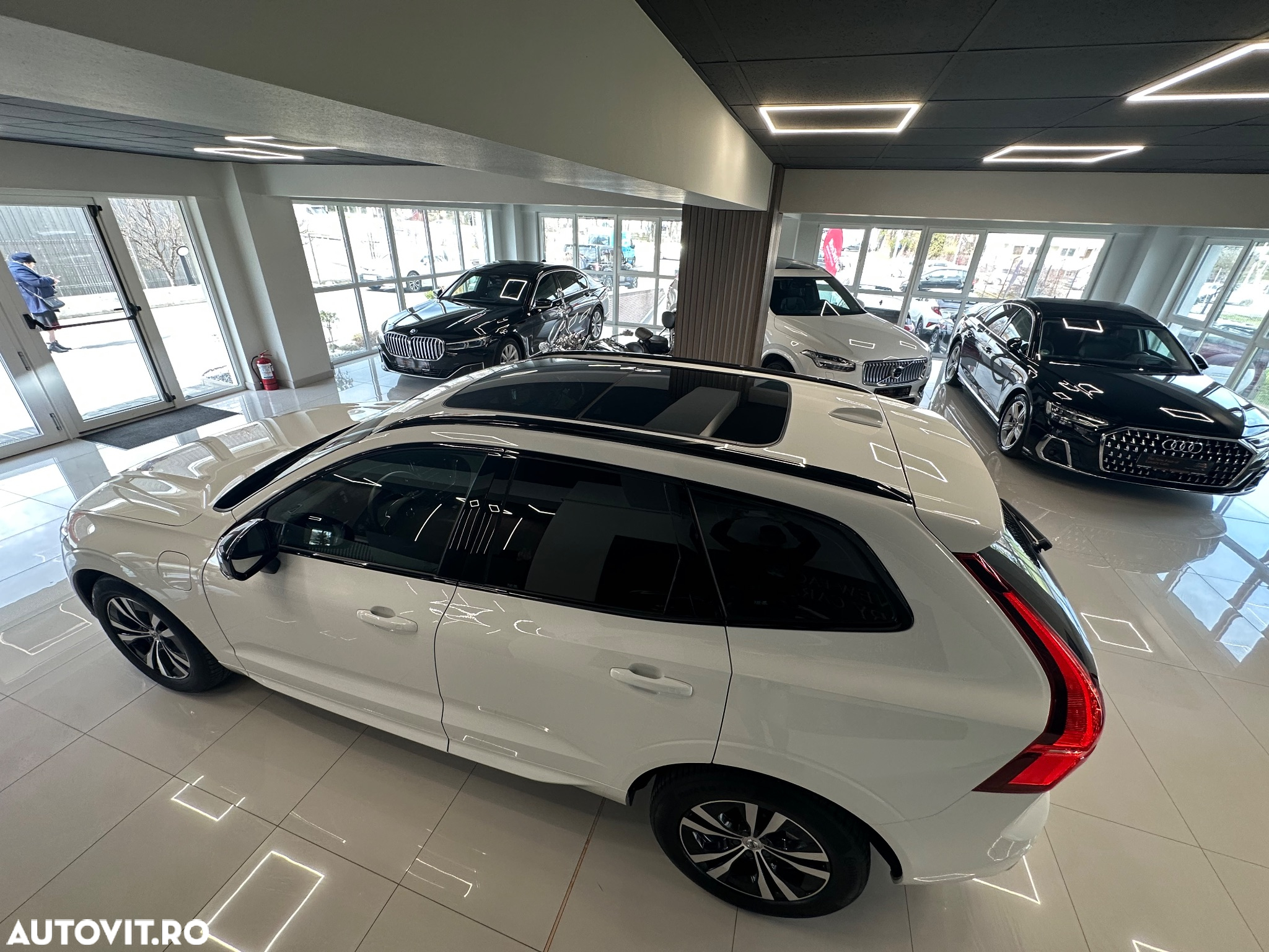 Volvo XC 60 T6 AWD Recharge Geartronic RDesign Expression - 16