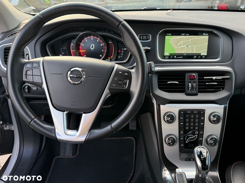 Volvo V40 Cross Country T3 Drive-E Ocean Race - 28