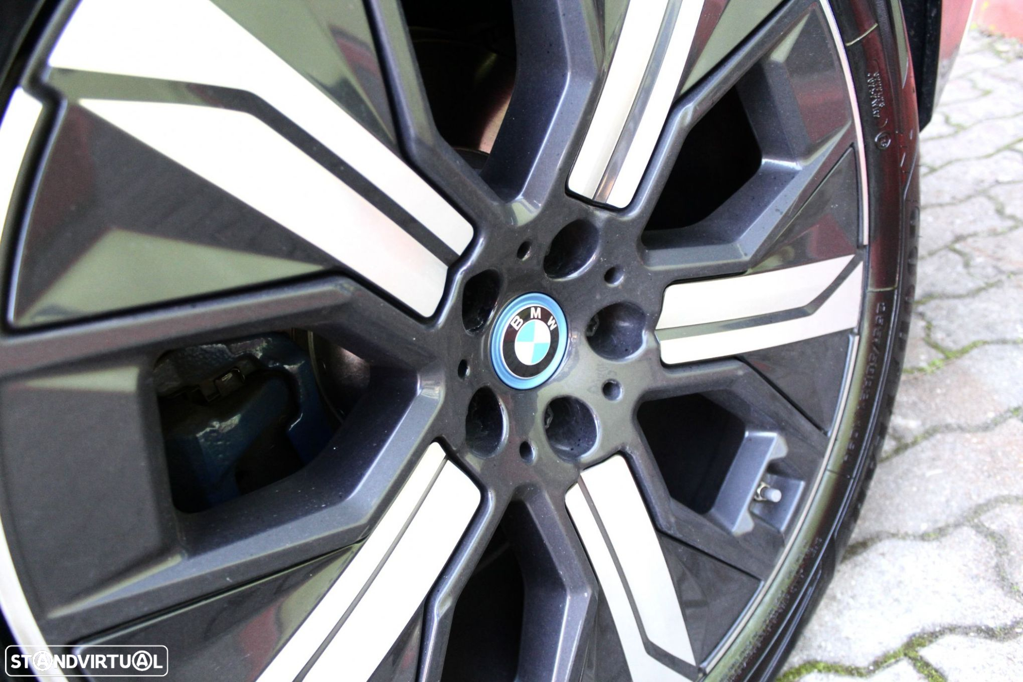 BMW iX xDrive 40 - 11