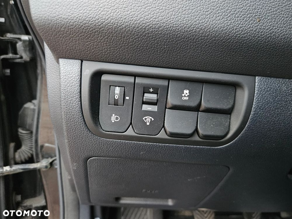 Kia Rio 1.4 L - 4