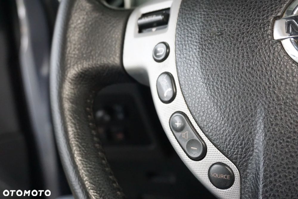Nissan Qashqai 2.0 dCi DPF tekna - 27