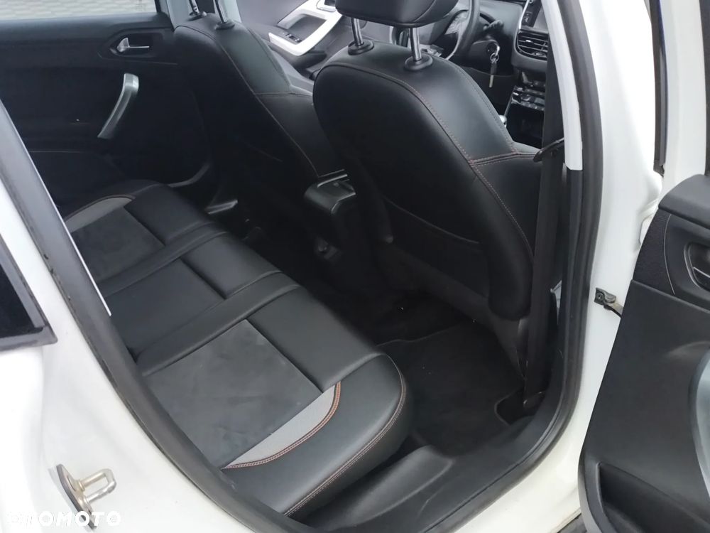 Peugeot 2008 1.6 BlueHDi Crossway S&S - 27